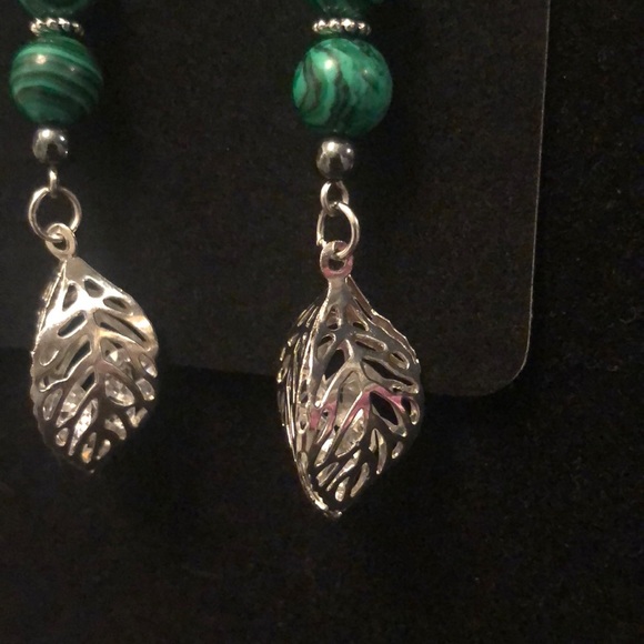 🌷Malachite & Hematite Leaf Charm Dangle Earrings - Picture 3 of 3